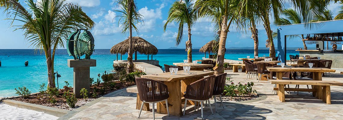Delfins_beach_resort_terras